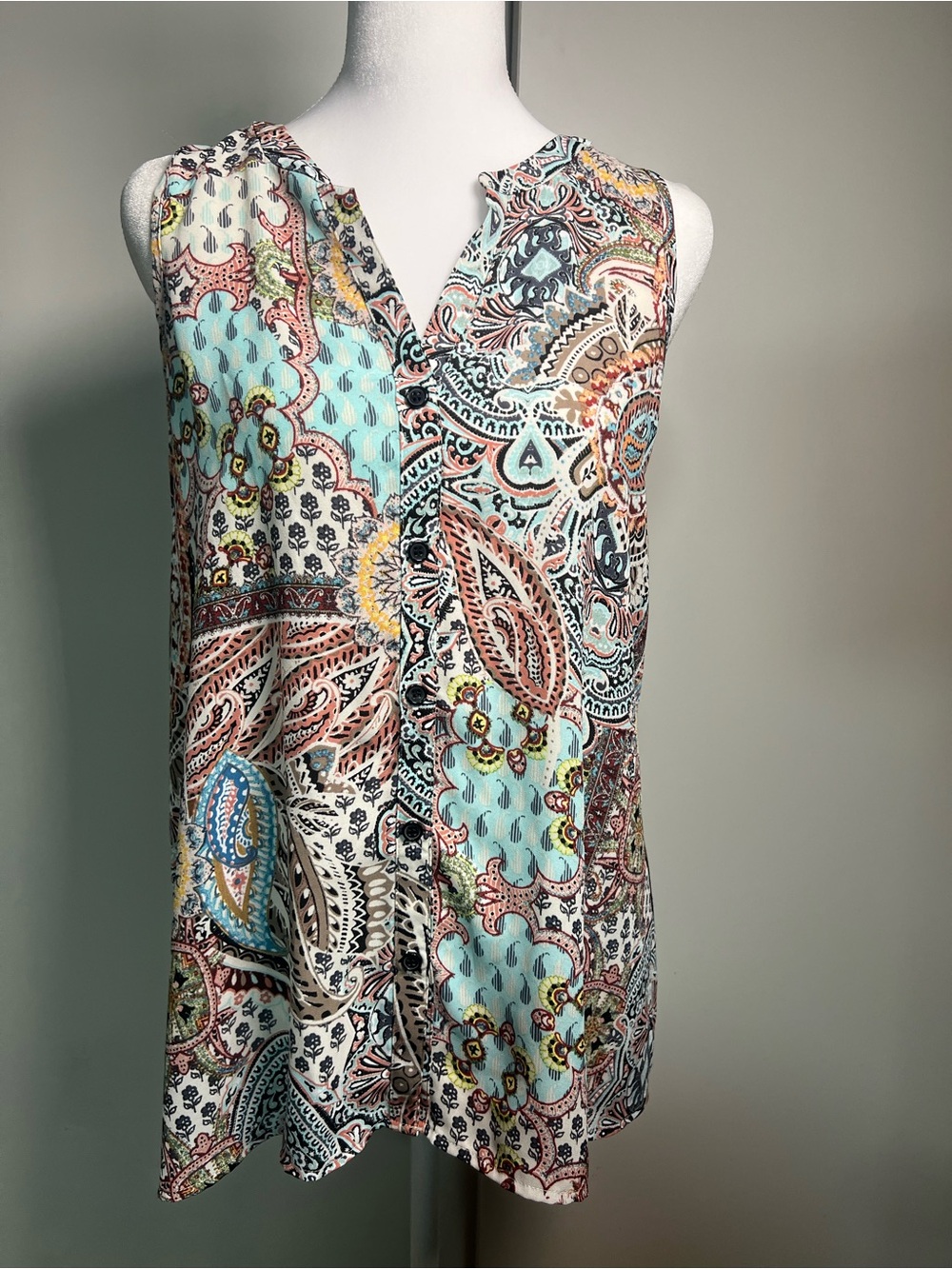 Spense Sleeveless Paisley V-Neck Top in Aqua, Coral and Yellow